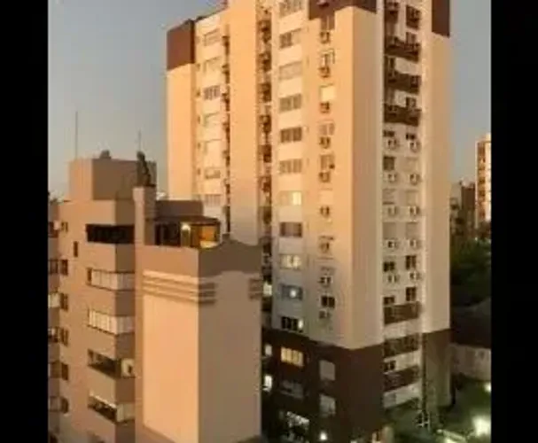 Vendo direto Ap 73m2 2d r Felipe de Oliveira, 868 Petrópolis POA, prédio com cobert.panor