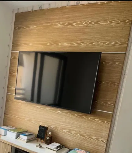 Painel em MDF luxo para TV , Observe . A TV não acompanha . Apenas o Painel . 600,00