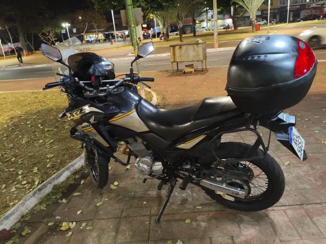 XRE 300 aventure, em dias.