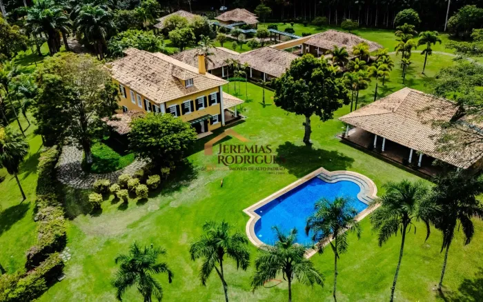 Fazenda centenária à venda em Bananal/SP.