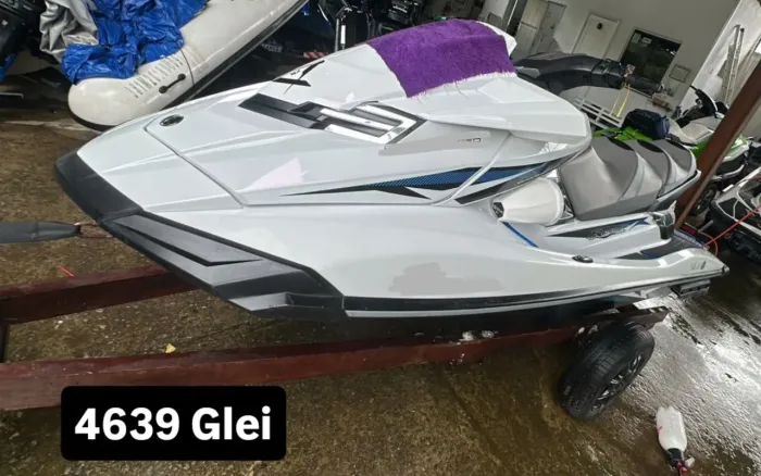 Carretinha para jet ski com engate e alça