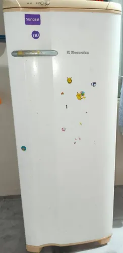 Geladeira usada em boas condições