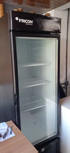 Freezer Fricon Vertical, geladendo Pouco