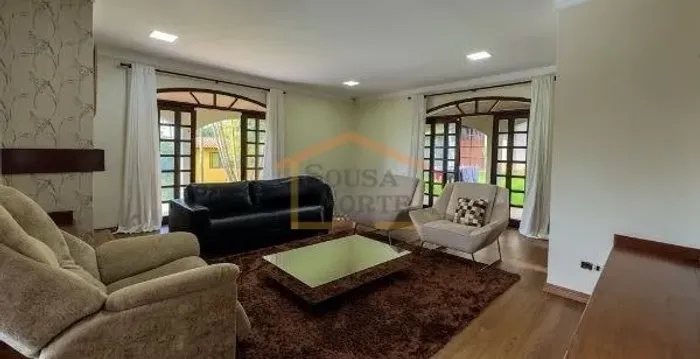 Casa 4 quartos, sendo 1 suíte, 4 vagas. 320m². Parque Petrópolis