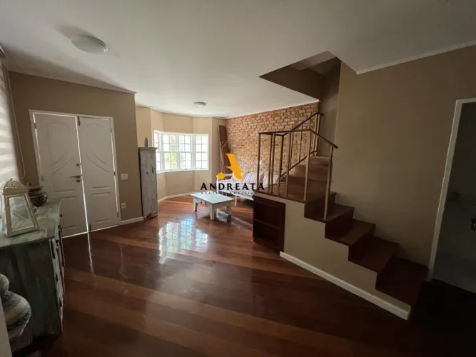 Venda de Casa em Condomínio com 4 quarto(s), 1 suíte(s), 250 m², por R$ 760 mil, no condom