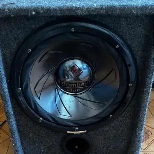 Vendo ou troco caixa sub BOMBER