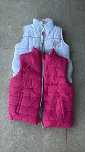 Colete rosa e colete branco (esse cortesia) tamanho 5/6