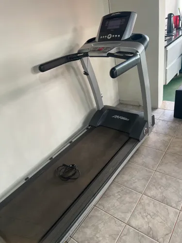 Esteira Life Fitness T3