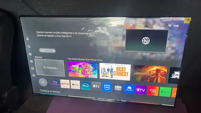 Tv Dled 55 polegadas Toshiba 4k bordas expostas no plástico ainda