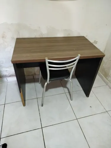 Mesinha de estudo e cadeira