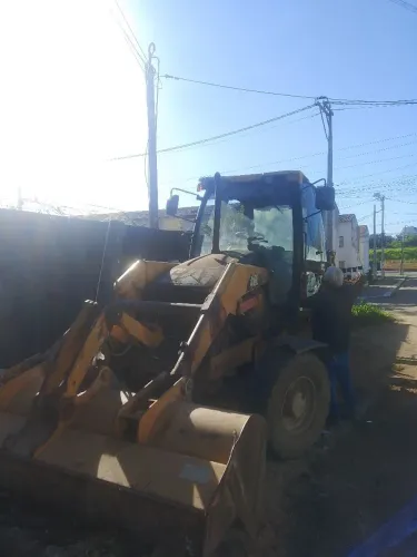 Locação de maquina retroescavadeira 