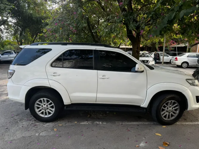 Toyota Hilux SW4 SRV D4-d 4X4 3.0 TDI Dies. AUT 2013