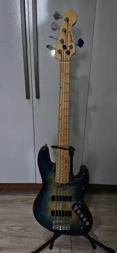 Vendo Baixo de 5 cordas ativo Garcias