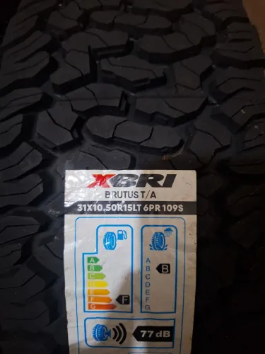 Pneu 31x10.5x15 X bri brutos letras brancas