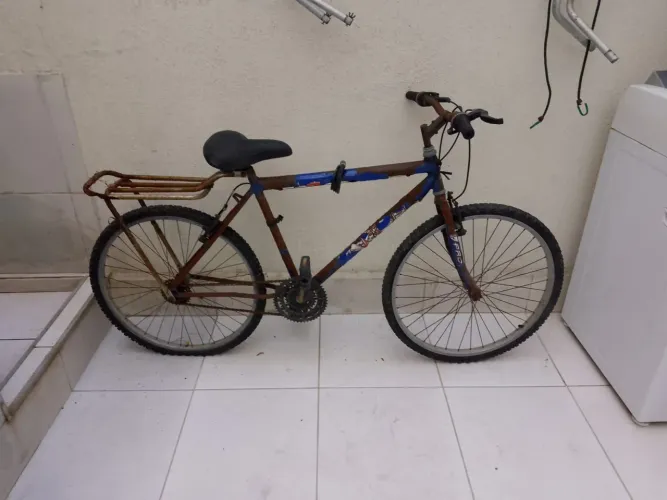 Bicicleta enferrujada 18 marchas