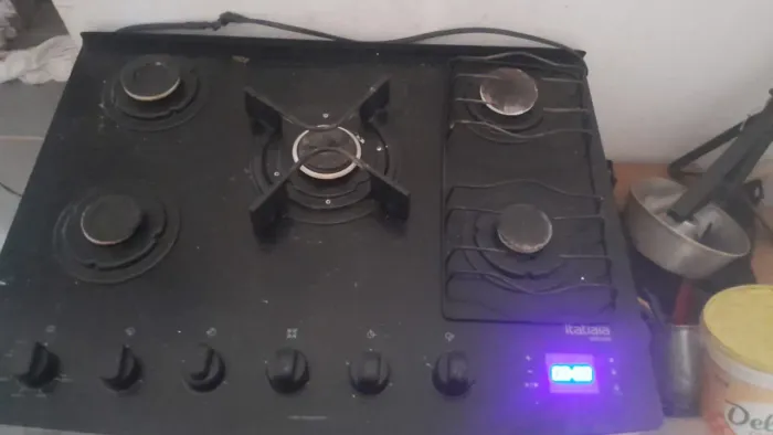 Fogão de 5 bocas automático pegando todas as bocas e forno Itatiaia valor 450.0