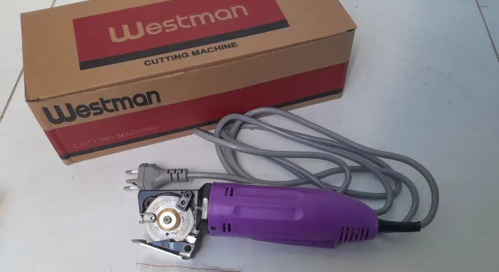 Oportunidade! Máquina de corte de tecido tipo bananinha nova na caixa.