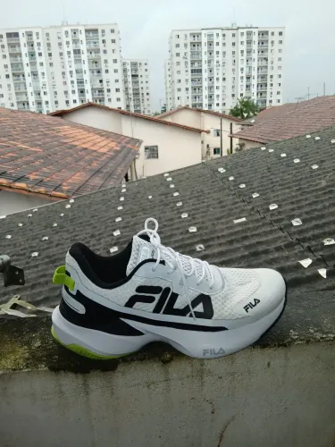 Vendo esse tênis da Fila em perfeito estado , usado somente uma vez , motivo da venda , pe