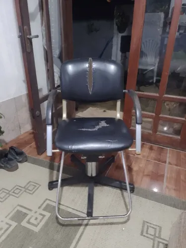 Cadeira simples de barbeiro. pra você começar seu negócio.
