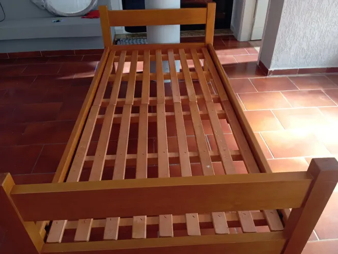Cama solteiro com colchão 