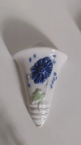 Vasinho de parede Porcelana Flor Azul <br>