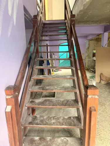 Vendo Escada de Madeira