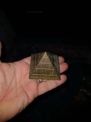 PIRAMIDE EM BRONZE LEGÍTIMO ANTIGUIDADE ANOS 70 