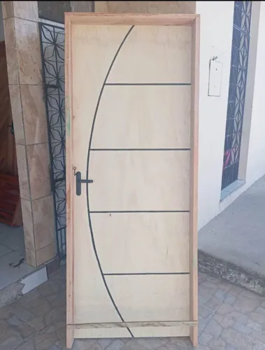 Porta madeira nova