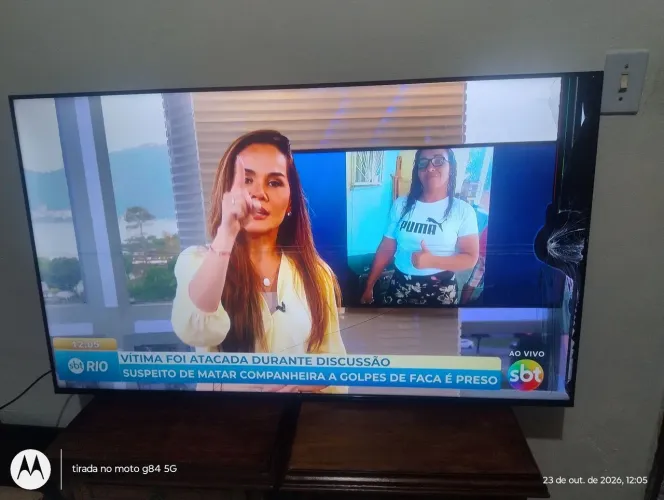 Tv funcionando porém danificada retirada de peças ou quem se interessar em conserta