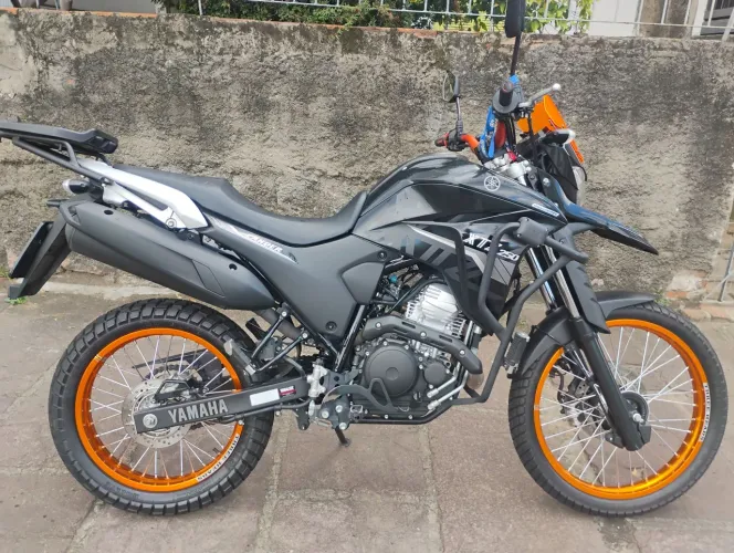 XTZ Lander 250 ABS