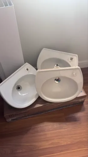 Kit com 3 pias de banheiro