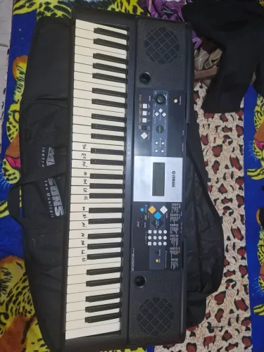 Teclado Yamaha PSR-E223