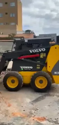 Mini Carregadeira Volvo MC60B 