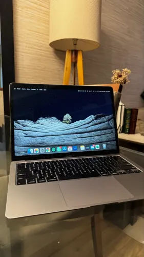  MacBook Air 13? 2020 i7 16GB 512GB