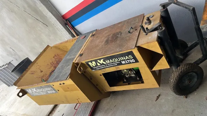 Vendo Máquina Extrusora de Vala em V