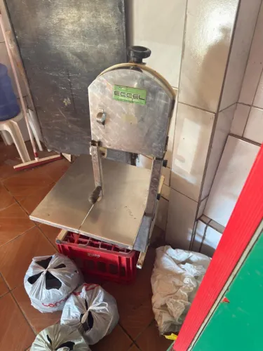 Cerra elétrica de açougueiro profissional 