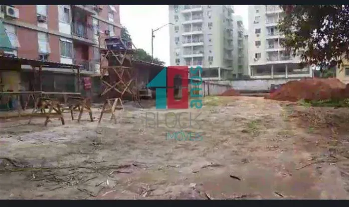 Praça Seca | Terreno
