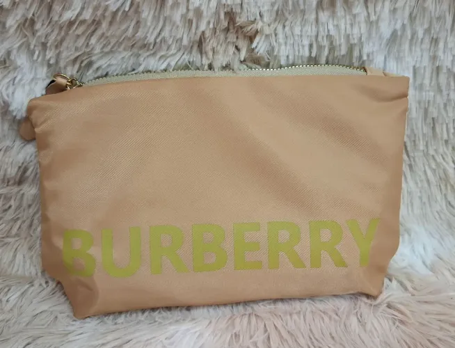 necessaire burberry dourada nova