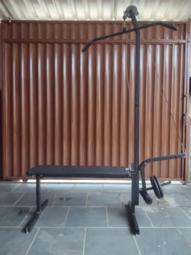 Maquina de musculação multifuncional