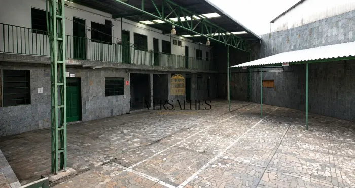 Galpão para alugar com 374 m², 03 banheiros - Bairro Renascença