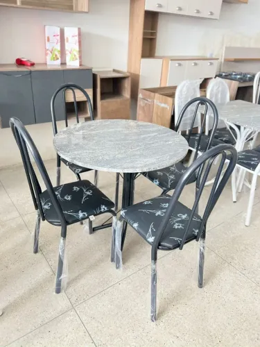 Mesa de Jantar Redonda de Granito