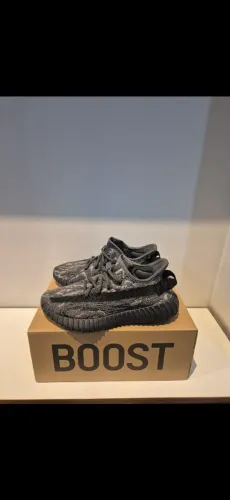 Tênis Yeezy 350 v2 Adidas Boost Dark Salt