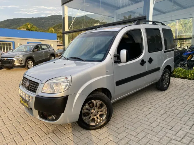 Fiat Doblo Attractive 1.4 Fire Flex 8V 5P 2012