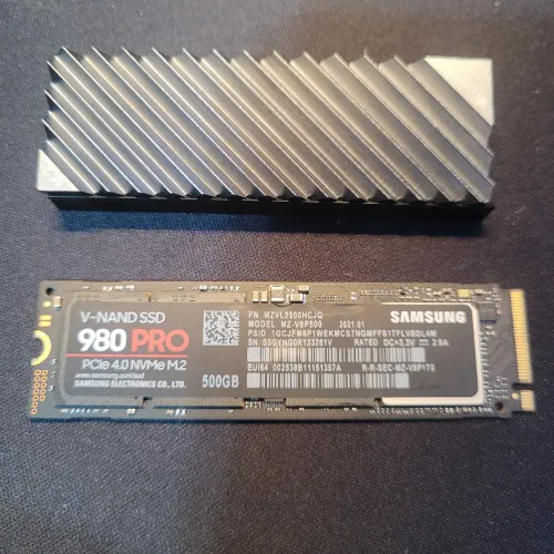 Ssd Samsung 980 PRO PCIe 4.0 NVMe M.2 de Alta velocidade (Vendo/Parcelo)