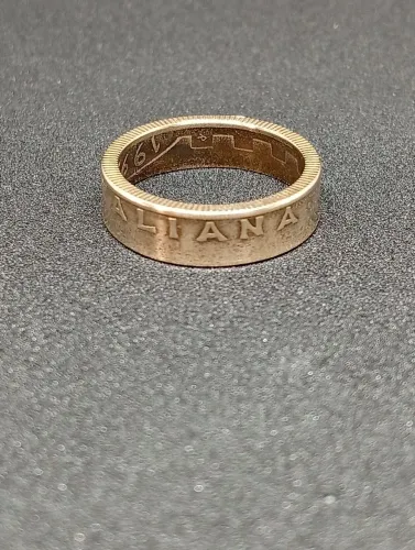 Anel aro 17 feito de uma moeda italiana de 1995