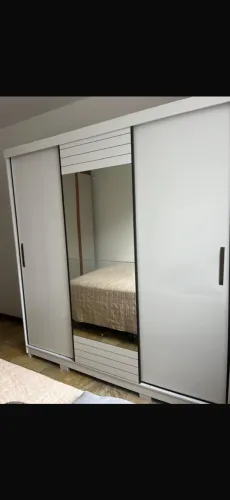 Armário 3 portas com espelho central