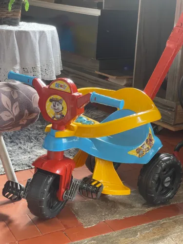 Carrinho de passeio (QUADICICLO) infantil 