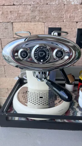 Máquina de Café Espresso illy iperEspresso X7.1 ? Branca/Chrome ?