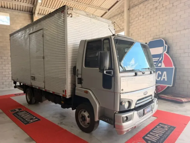 FORD CARGO 816 COM BAÚ ANO 17