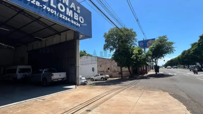 Barracão Av. Colombo - parte alta da Avenida
